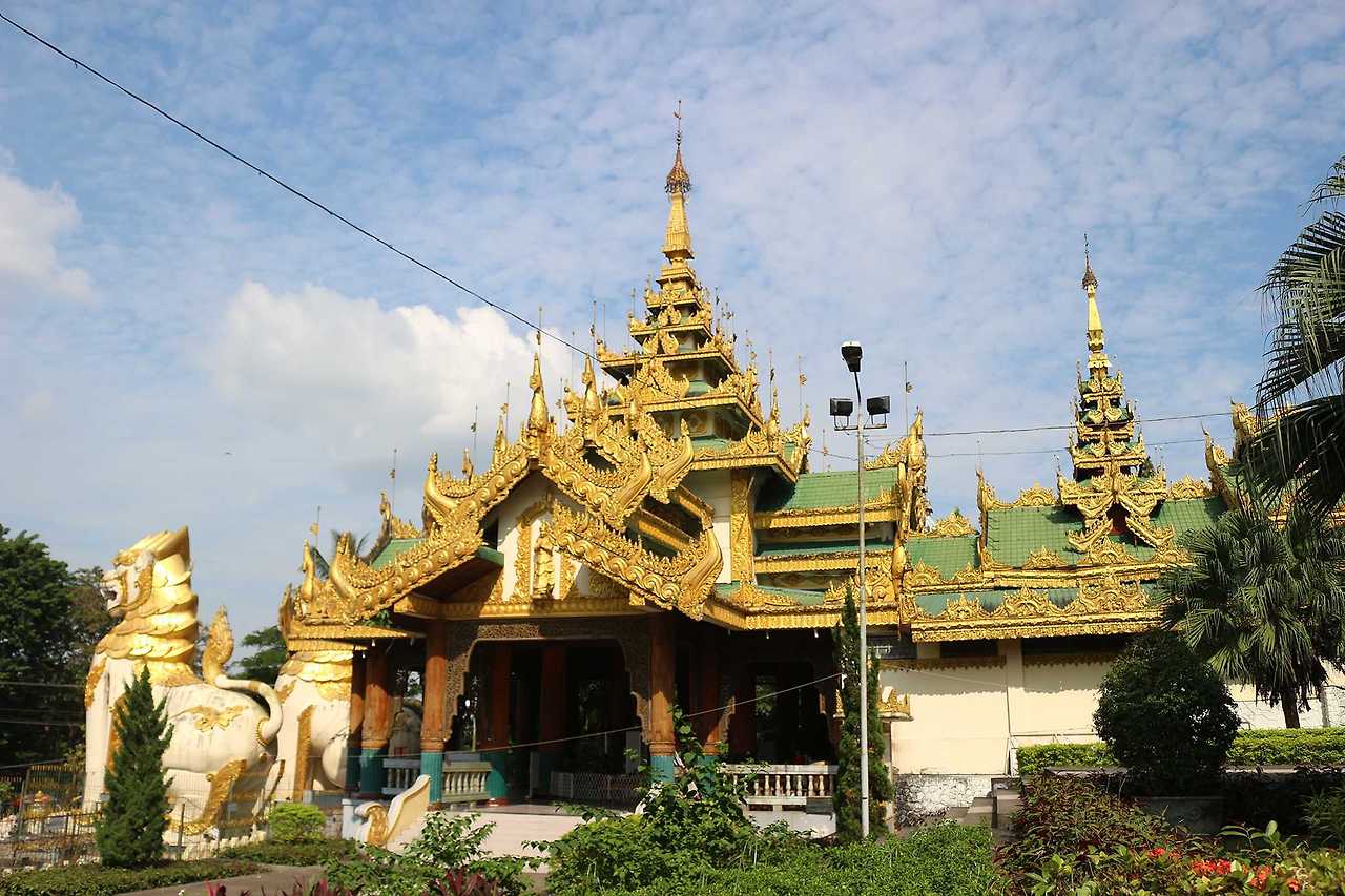 Shwedagon-Pagoda-04.jpg