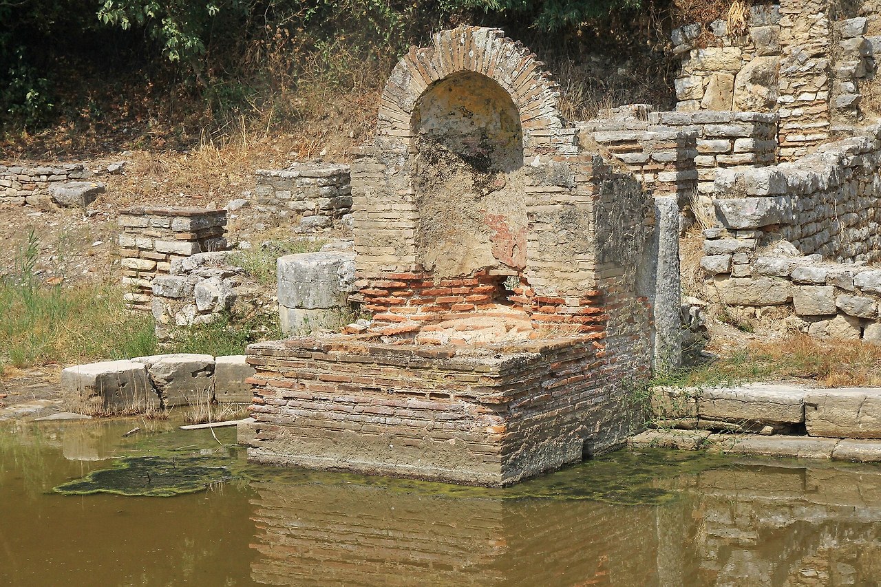 2011_Butrint_08_Prytaneion.jpg
