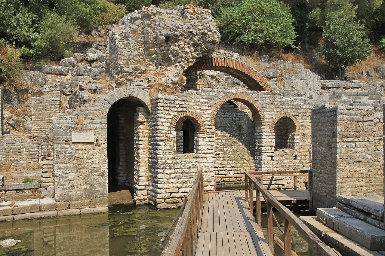 2011_Butrint_09_Asclepios_Temple.jpg