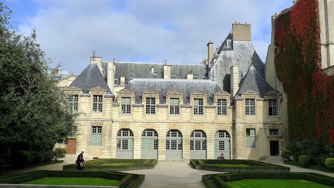 Hôtel_de_Sully_2010-10-28_n3.jpg