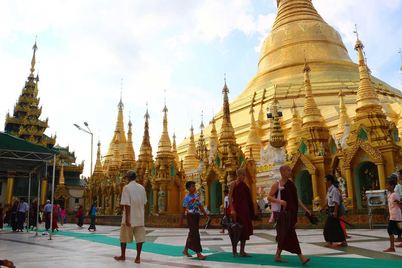 Shwedagon-Pagoda-12.jpg