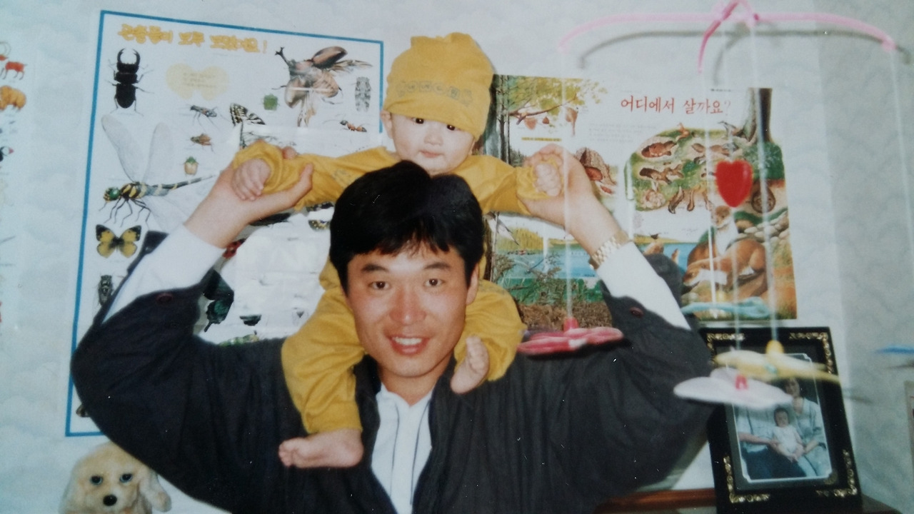 아빠와 나(어릴적).jpg