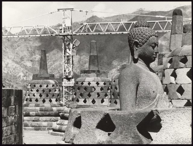 International_cooperation,_Borobudur_-_UNESCO_-_PHOTO0000003476_0001.tiff.jpg