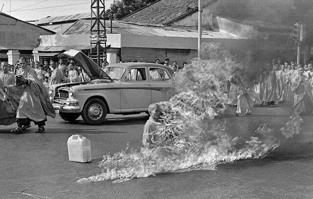 Thích_Quảng_Đức_self-immolation.jpg