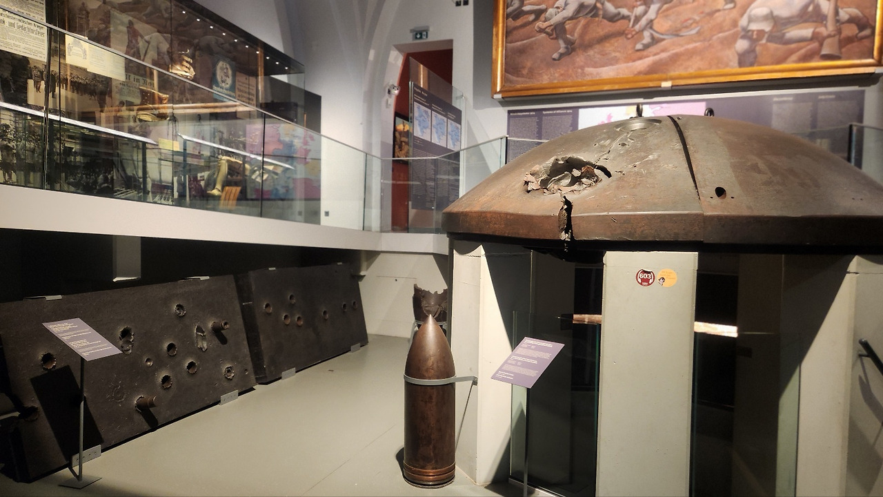 공격받은 벙커.jpg