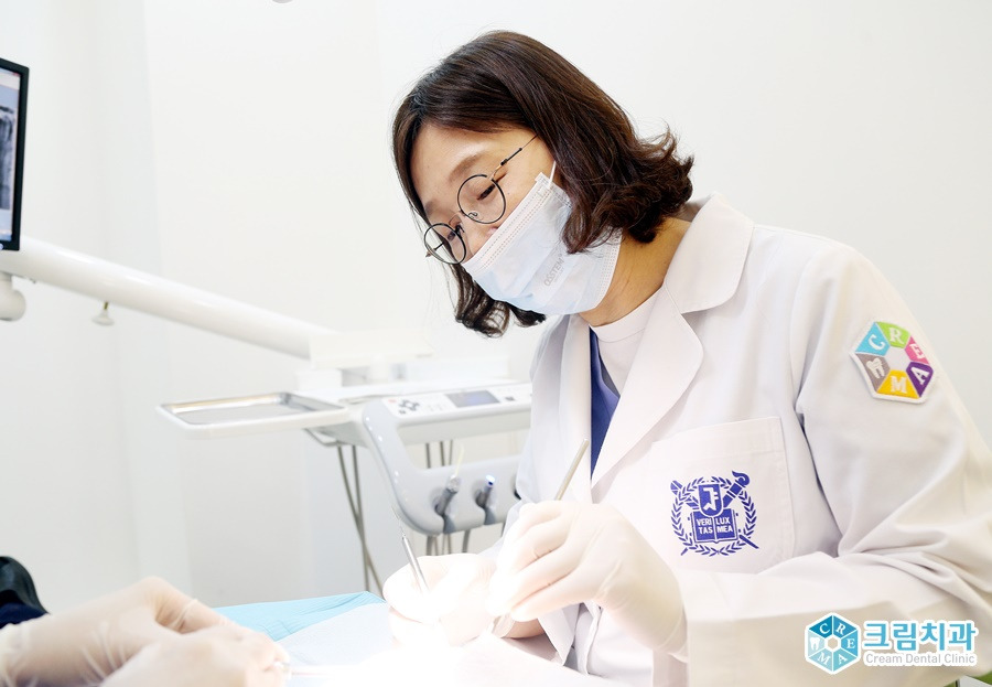 원장진료1 (6).jpg