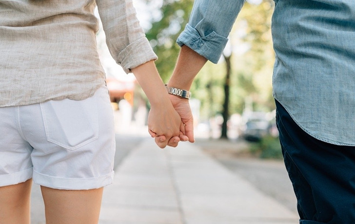 holding-hands-1149411_960_720.jpg