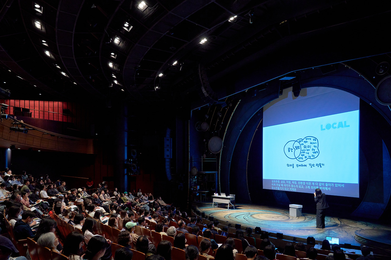 (사진) 두산인문극장 2025_강연_3강_지역과 우리, 나의 영토성 (1).jpg