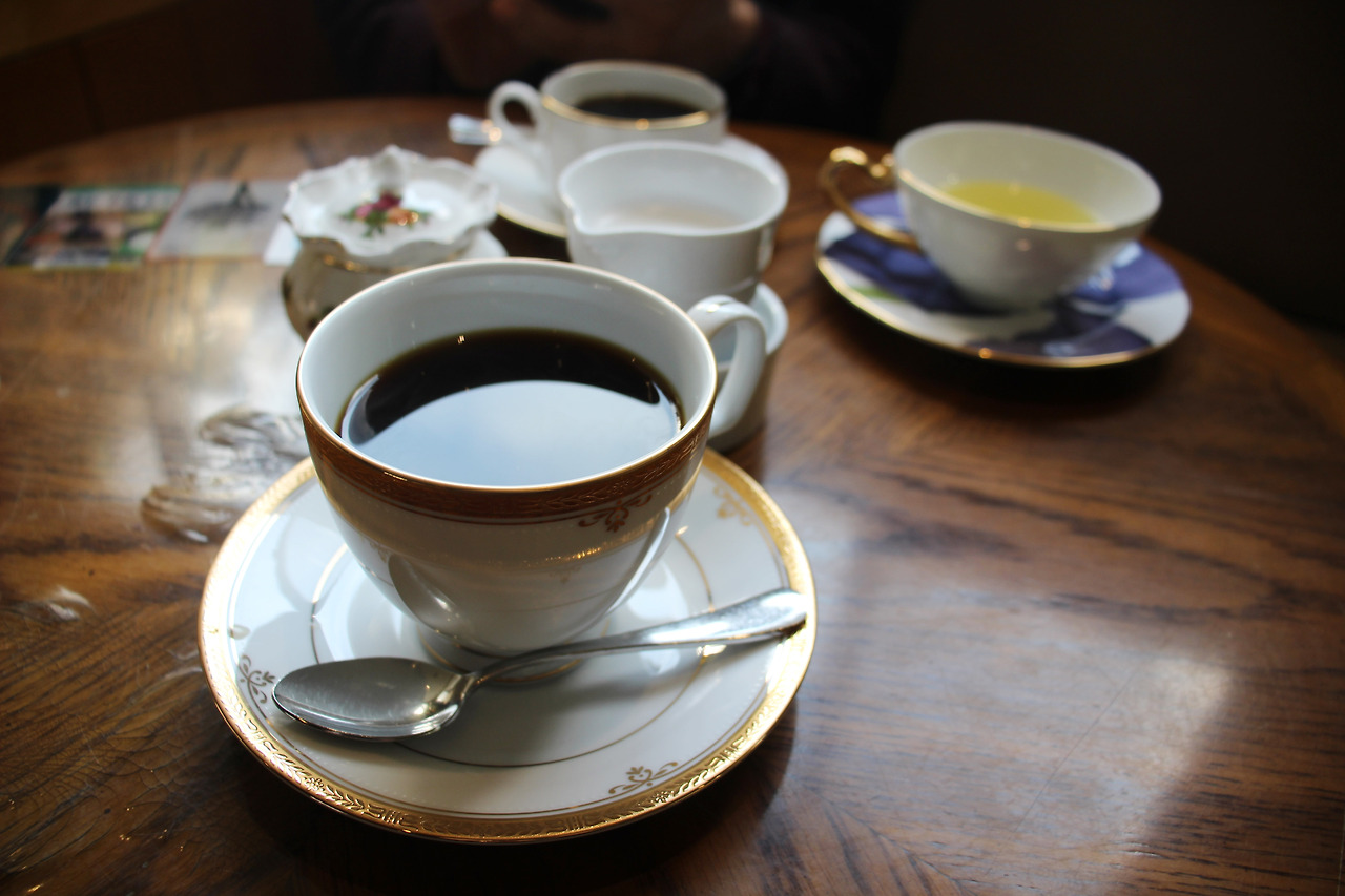 명동을 지키는 앤티크한 에너지, 카페 코인 上