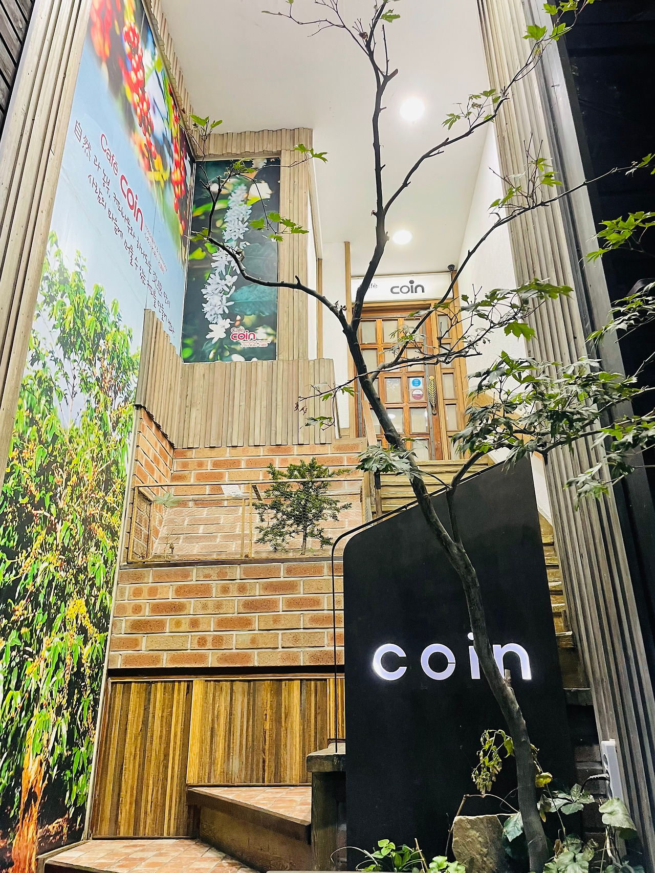 명동을 지키는 앤티크한 에너지, 카페 코인 上