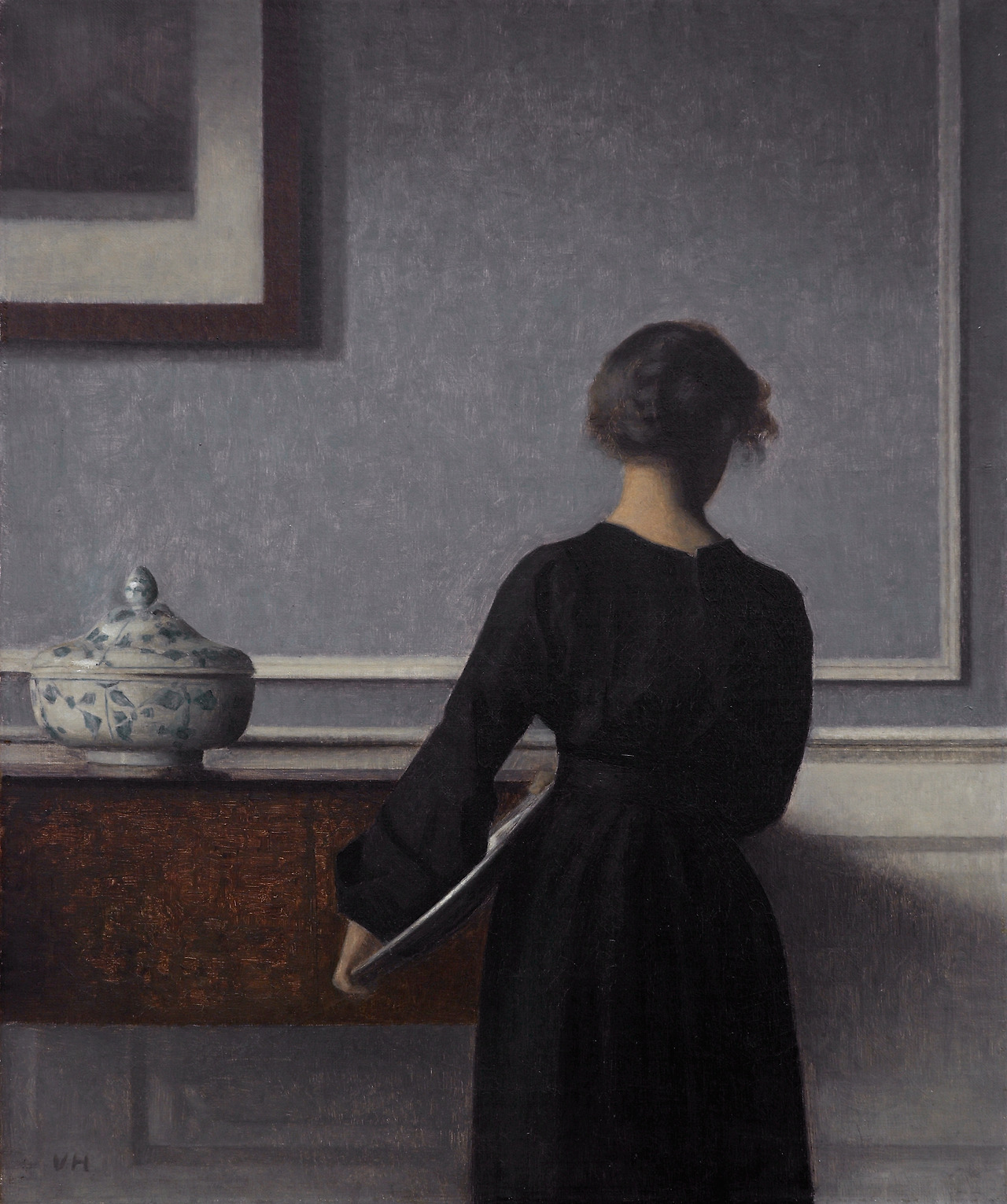 ___________Vilhelm_Hammershoi___Interieur_mit_Rueckenansicht_einer_Frau___1903_1904___Randers_Kunstmuseum.jpg