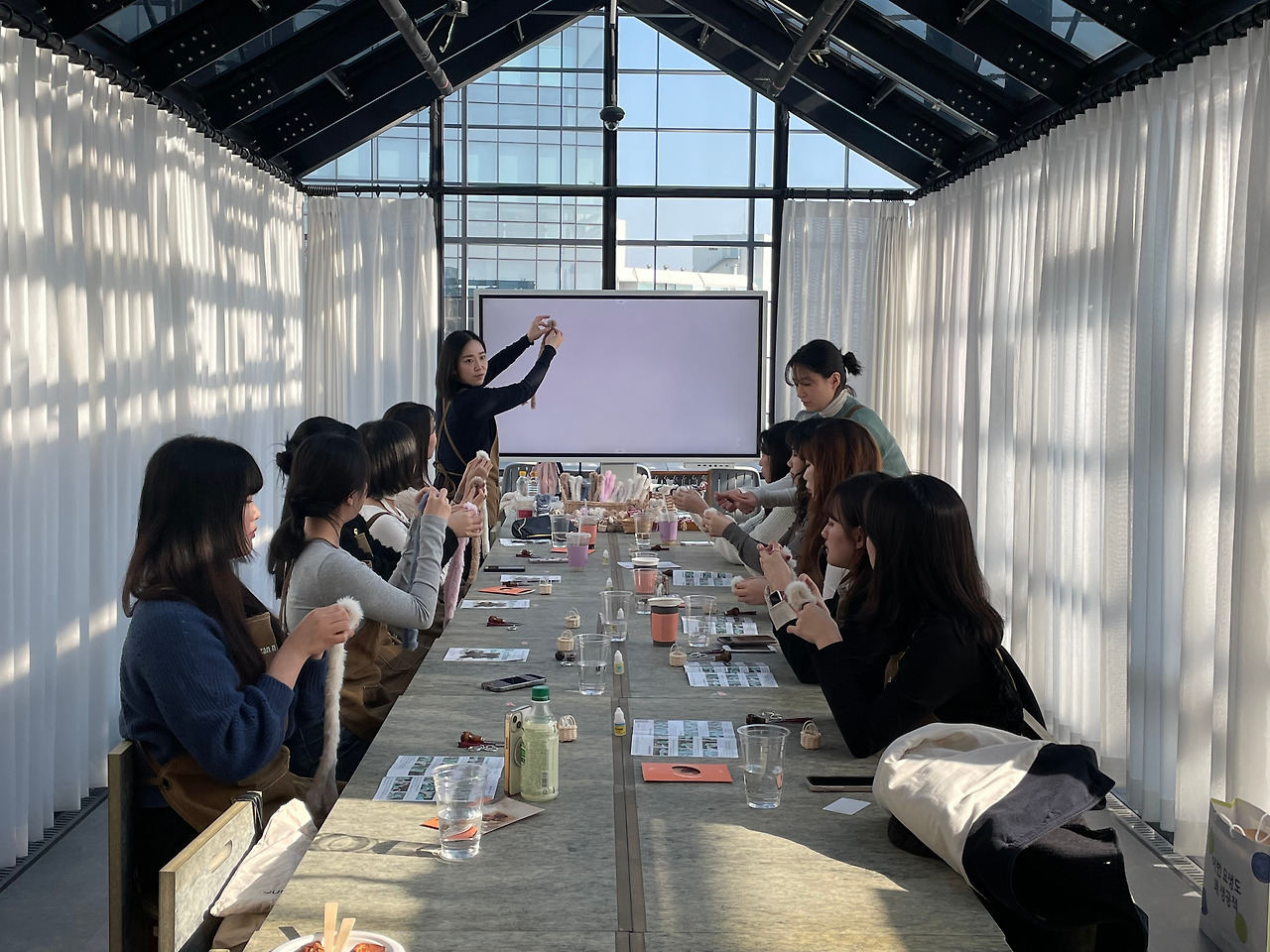 [생활공작소 보도자료]생활공작소, ‘생공적 취향' 캠페인 인형만들기 클래스 성료 20240221.jpg