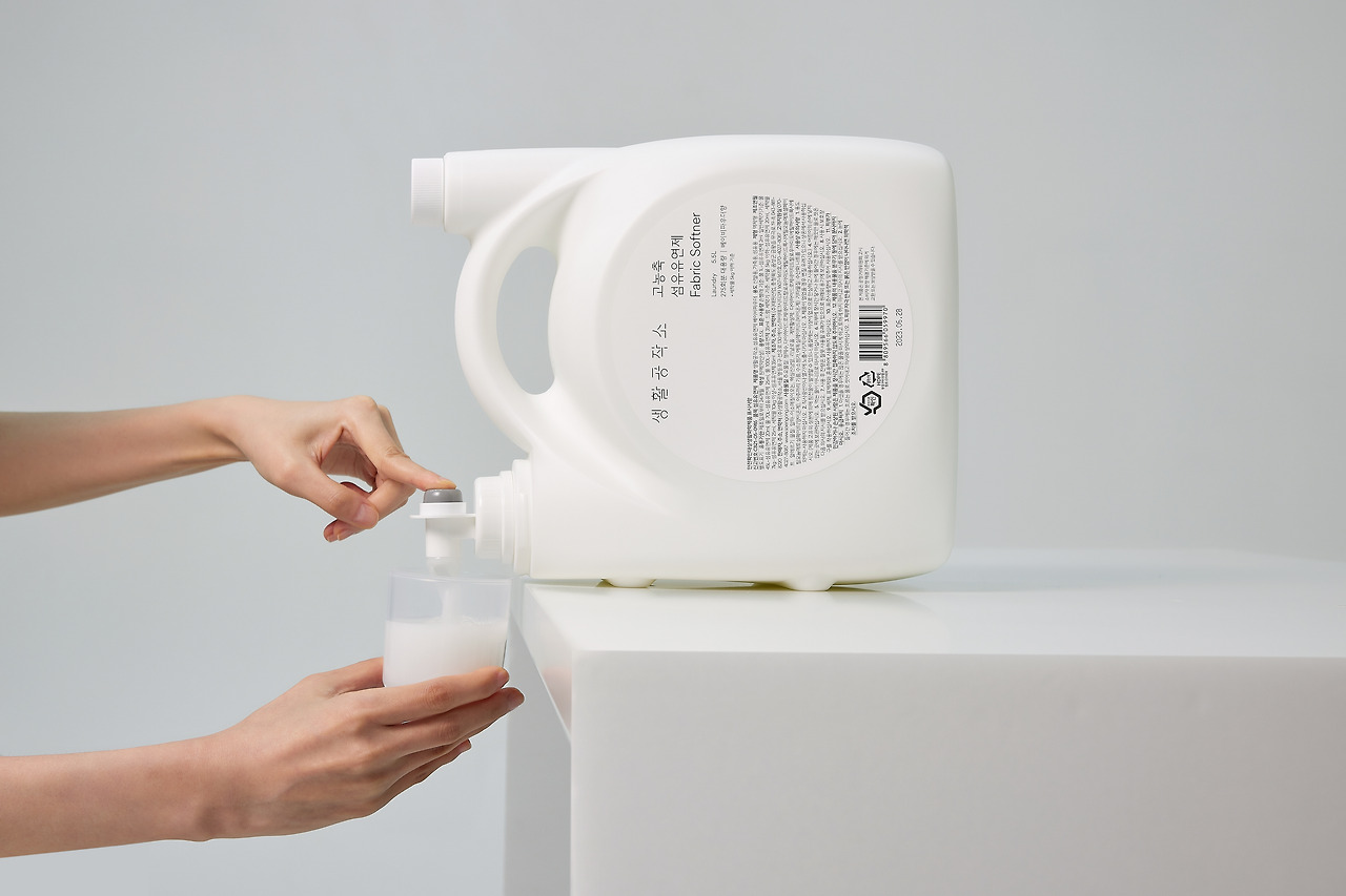 [생활공작소 보도자료] 생활공작소, 특수 펌프 장착한 5.5L 대용량 섬유유연제 출시 20230807.jpg