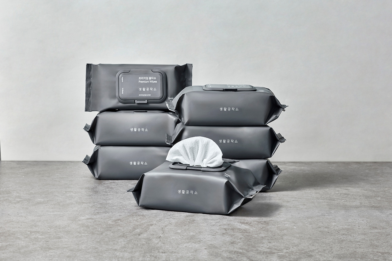 [생활공작소 보도자료] 생활공작소, 피부 부담 없는 약산성 '프리미엄 물티슈' 출시 20240125.jpg