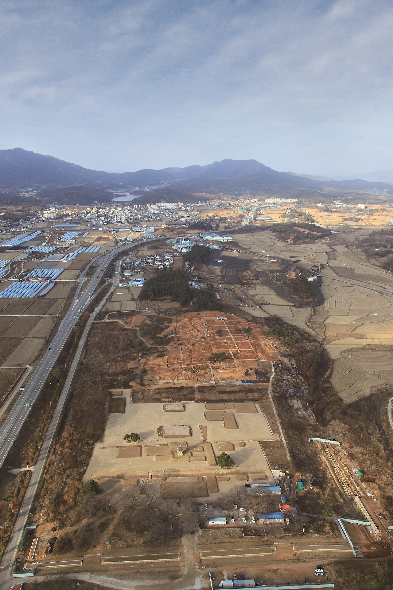 10-9 익산 왕궁리 유적 전경. 국립문화재연구소 제공.jpg