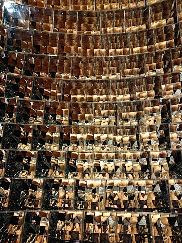 예선 미러볼 내부.jpg