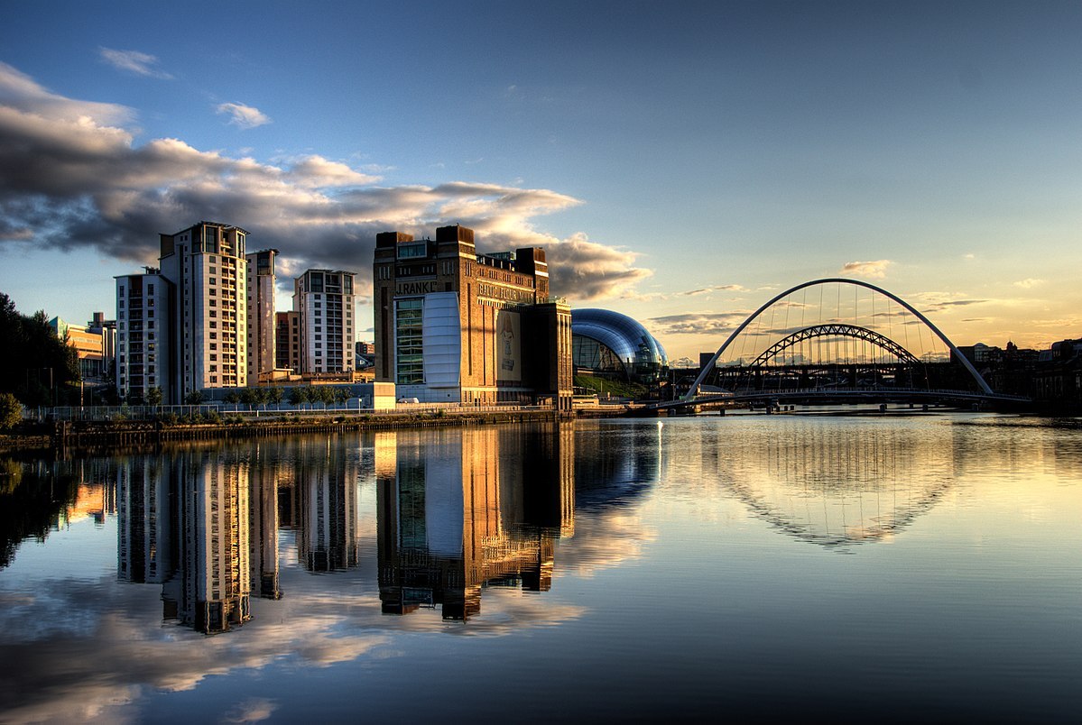 1200px-Newcastle_Quayside_with_bridges.jpg