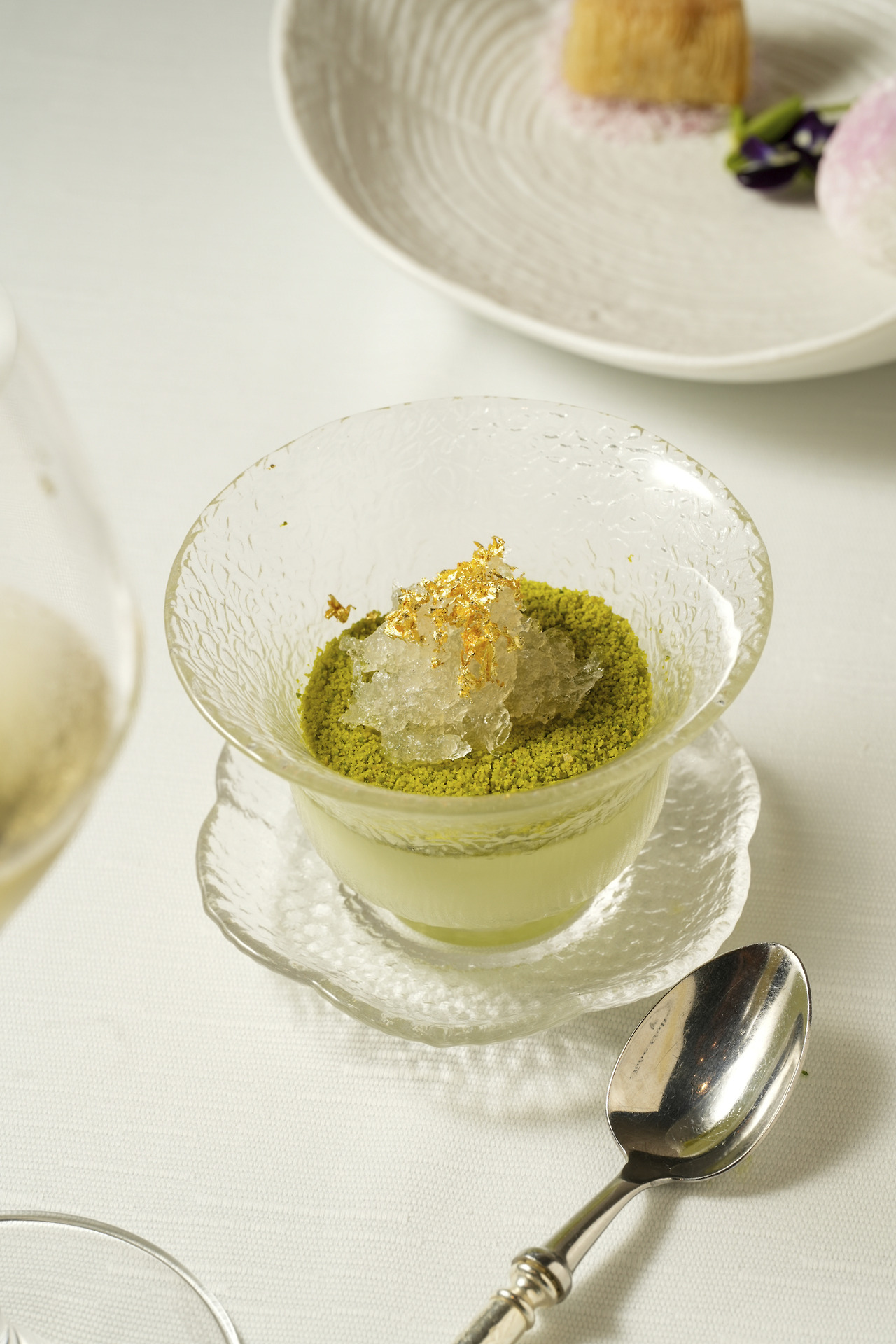 제비집얹은 아이스크림 디저트.jpg