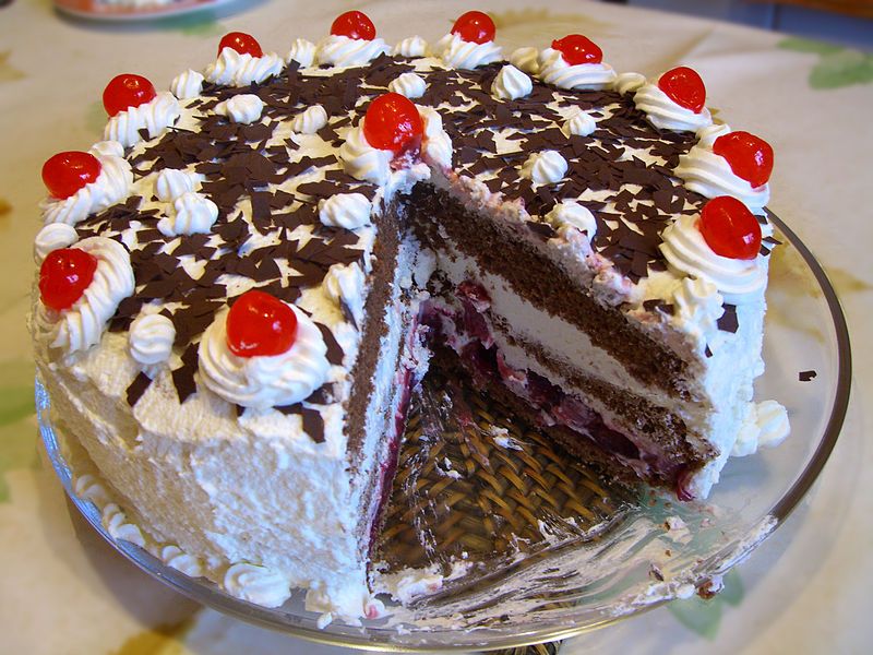 800px-Black_Forest_gateau.jpg