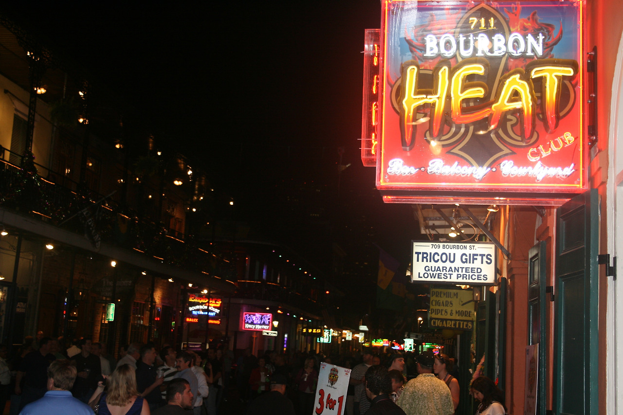 뉴올리언스 부르봉 밤거리.jpg