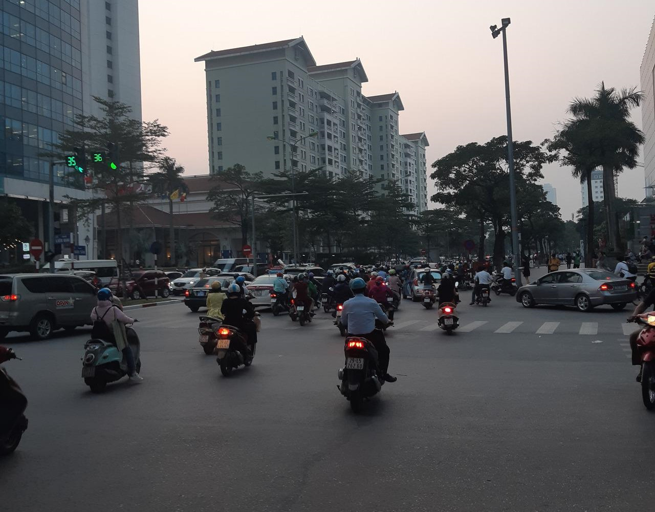 롯데앞 거리.jpg