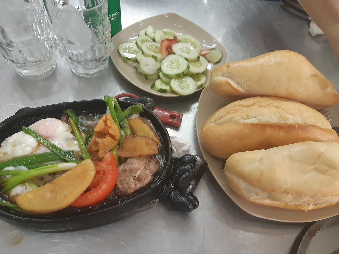 반미 후에 오이랑.jpg