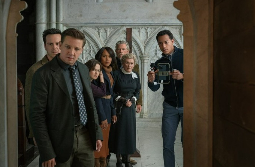 나이브스 아웃 3 3.jpg