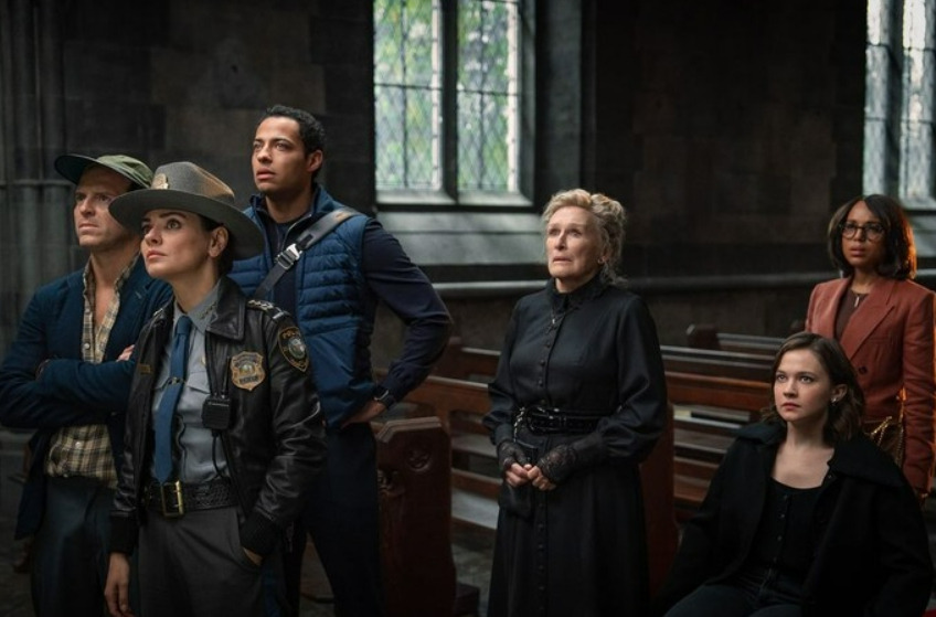 나이브스 아웃 3 4.jpg