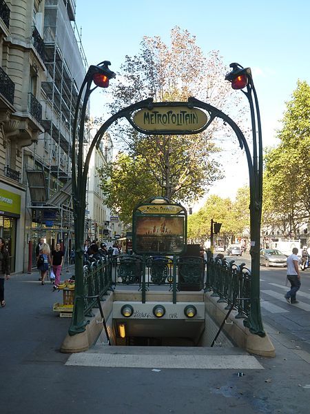 450px-Édicule_Guimard_de_la_station_Mouton-Duvernet.jpg