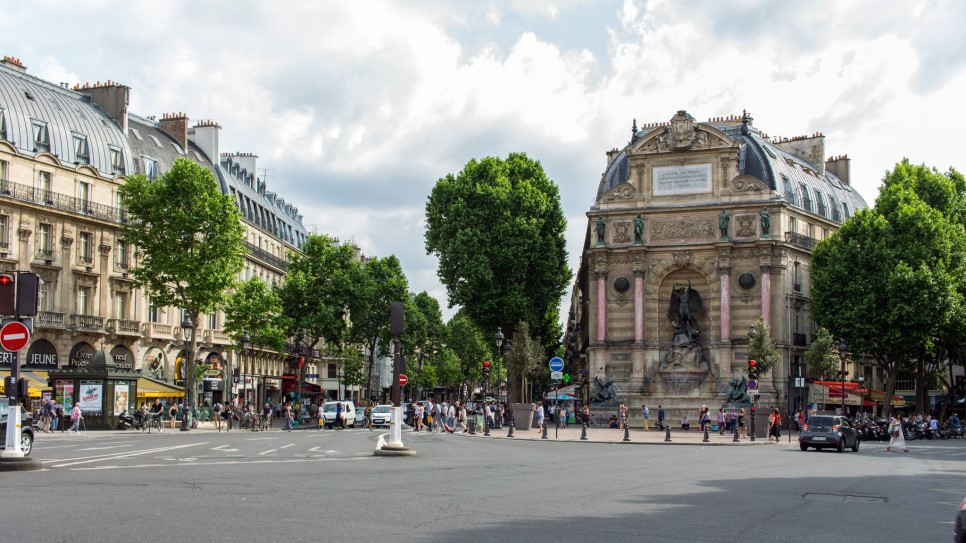 Place-Saint-Michel-Paris.jpg