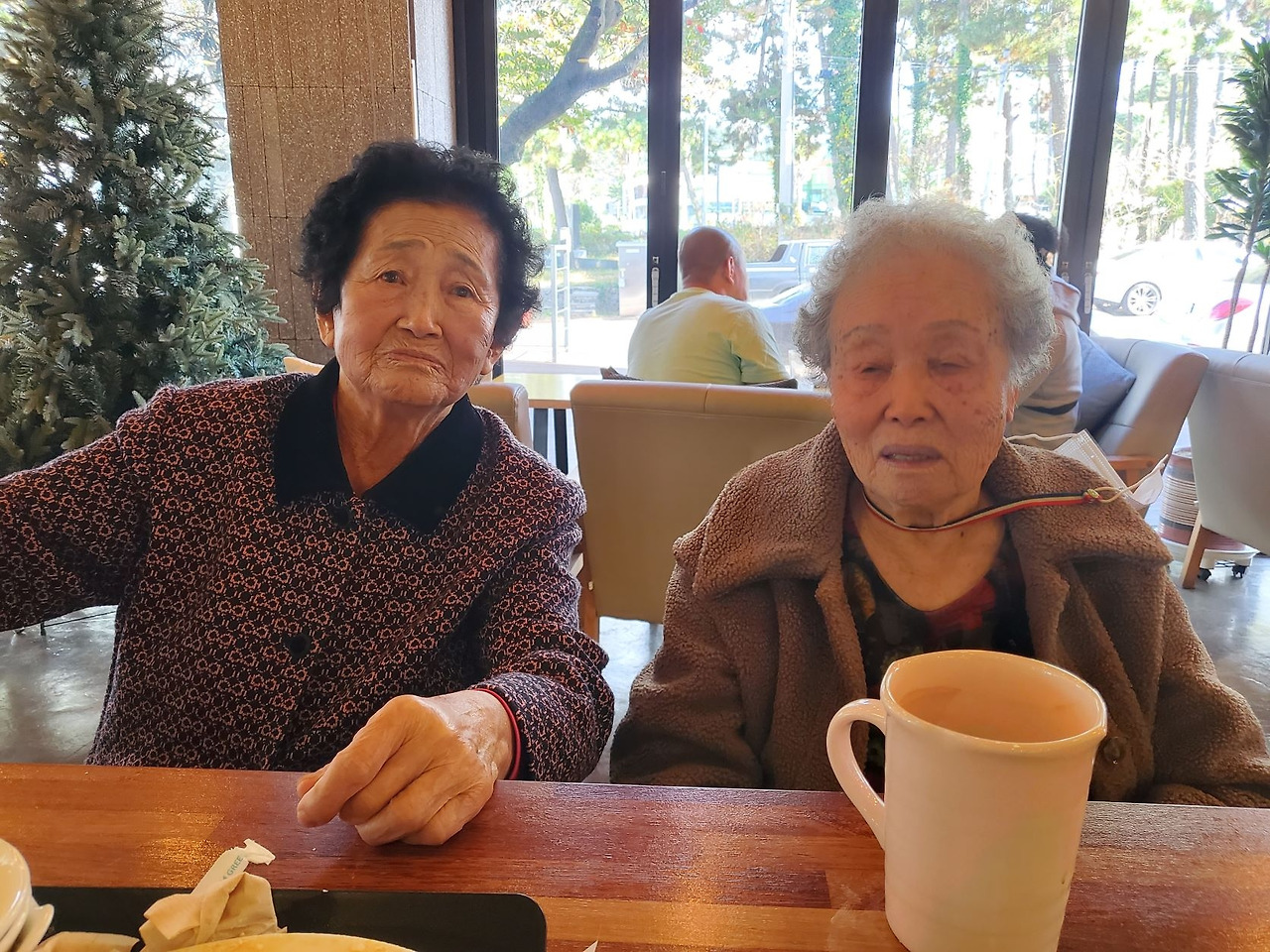 어머니 두분.jpg