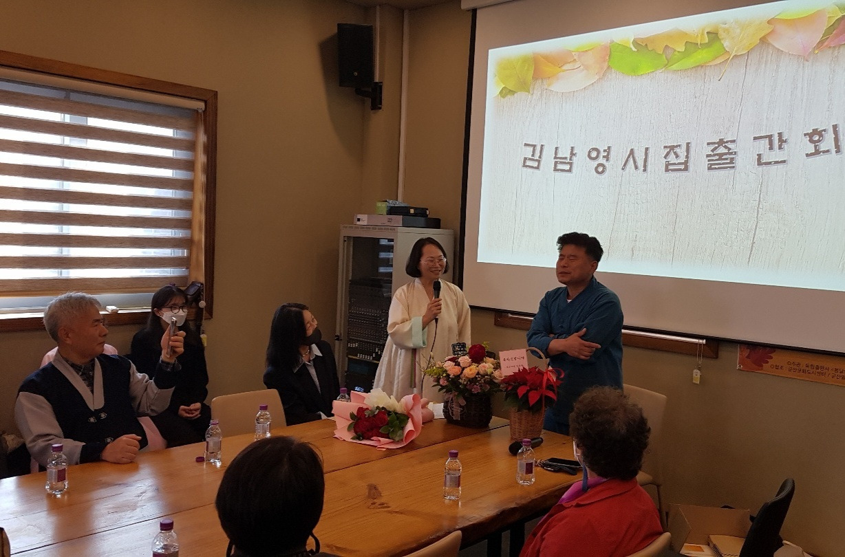 10.30 출간회1.jpg