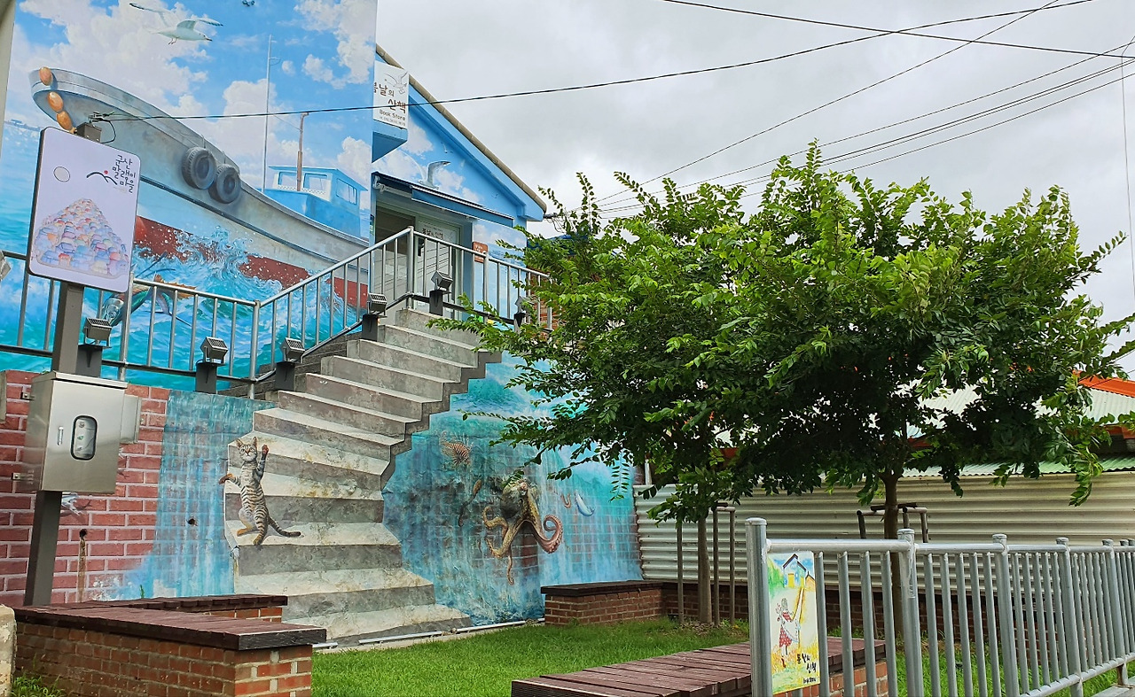 8월의 봄날의 산책사진.jpg