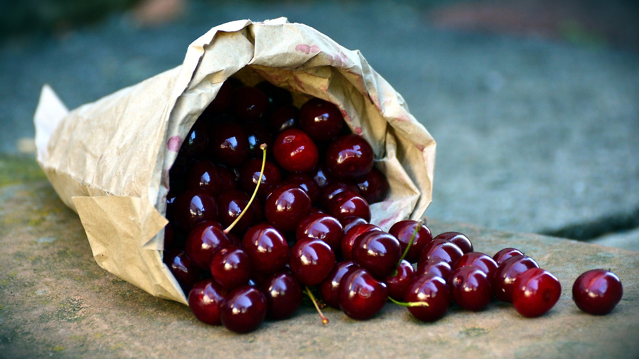 cherries-3522365_1920.jpg