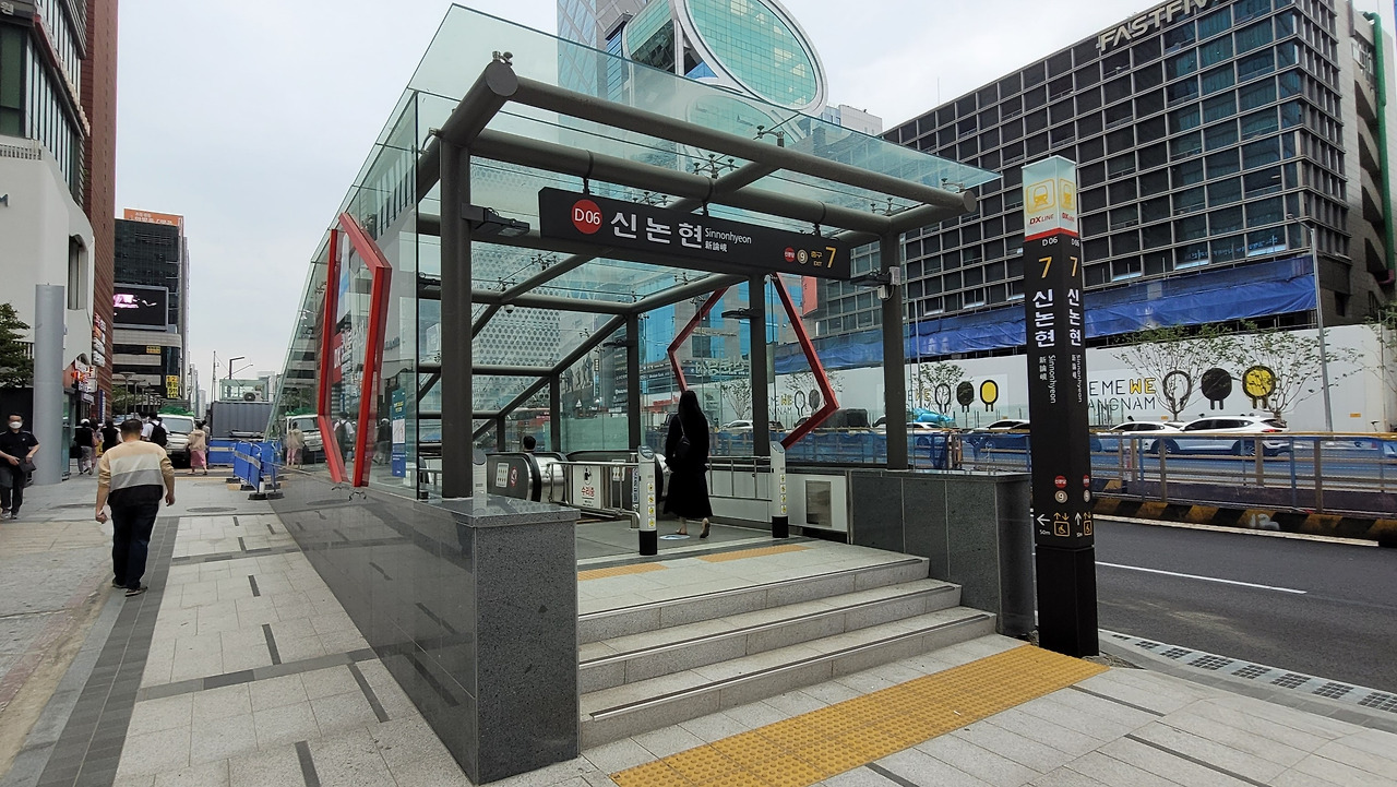 신논현역 사진1-2.jpg