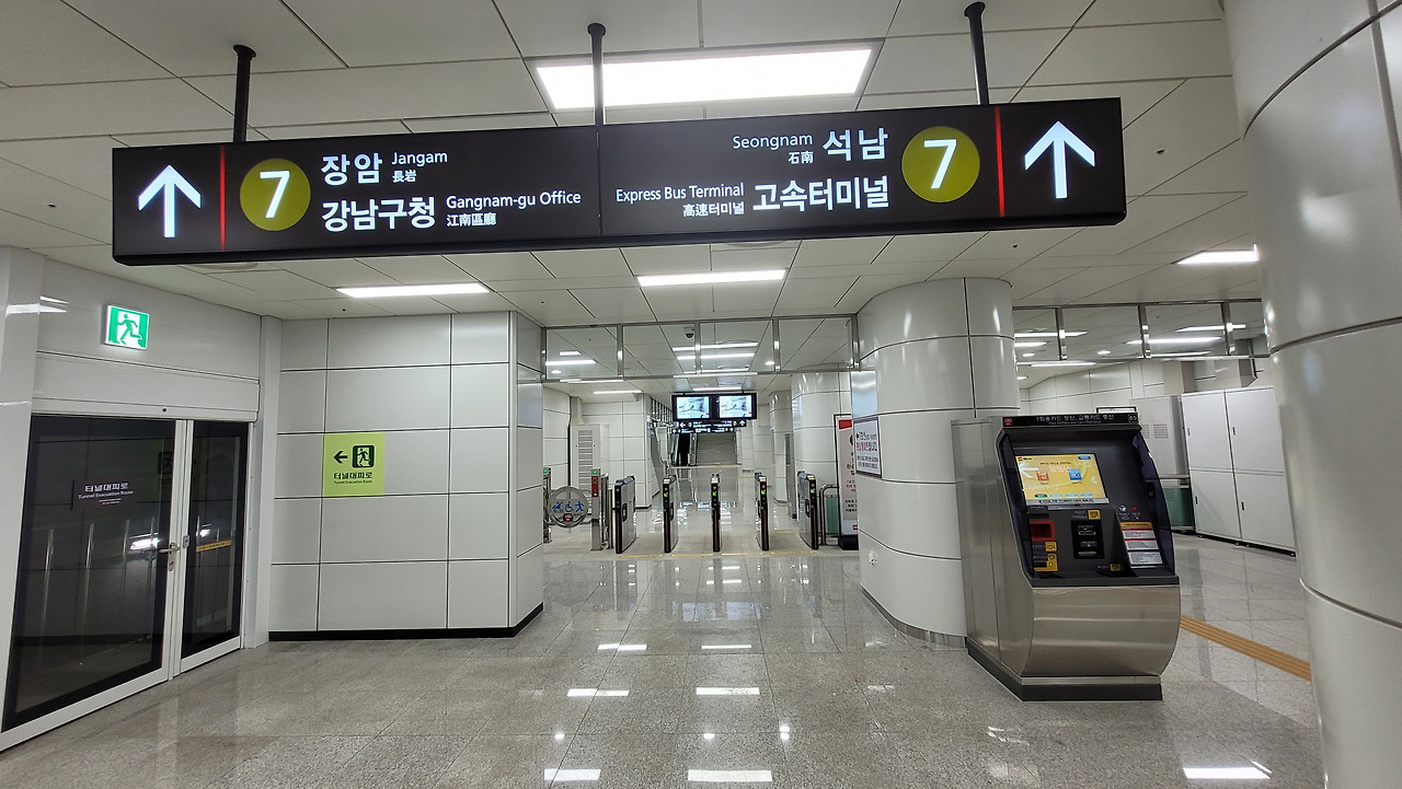 논현역 사진2.jpg