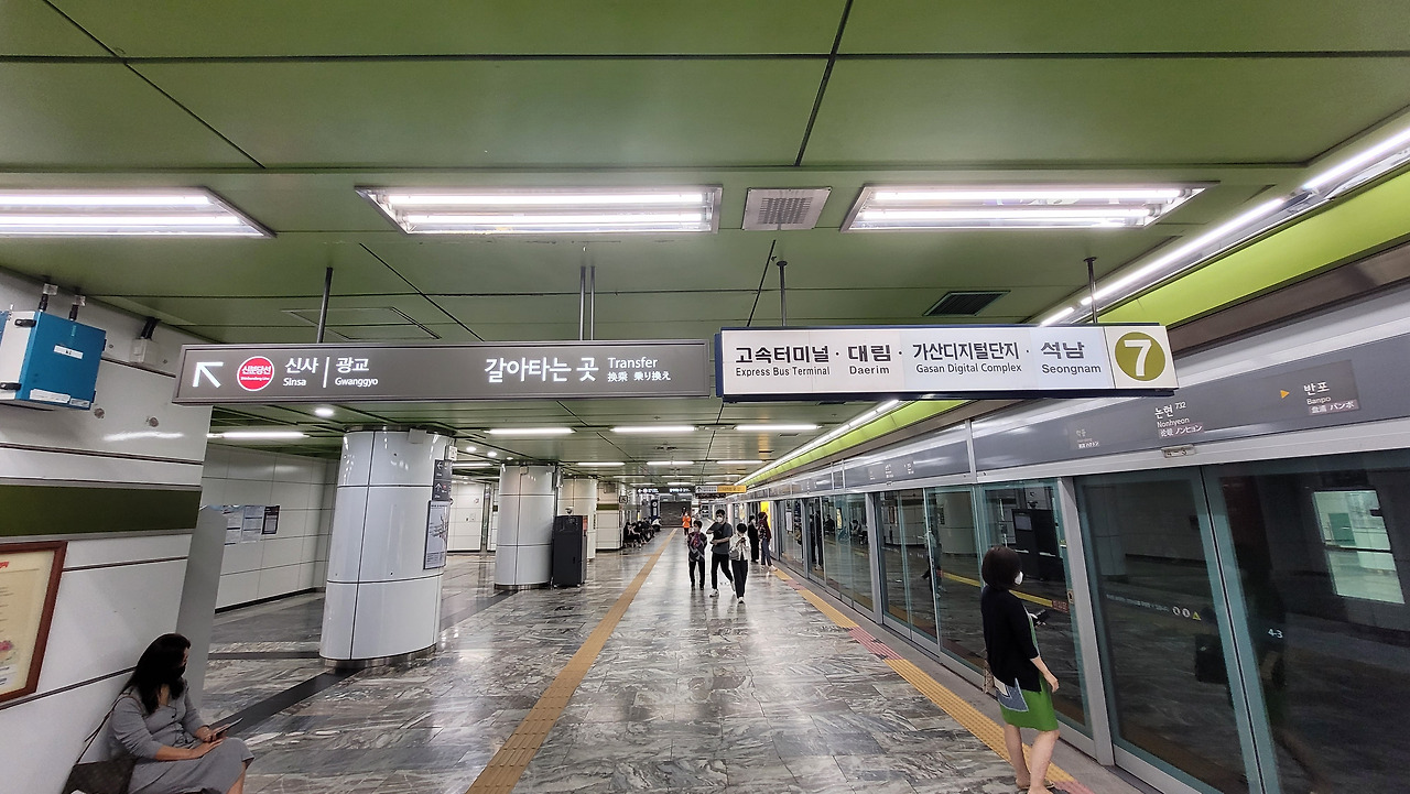 논현역 사진5.jpg