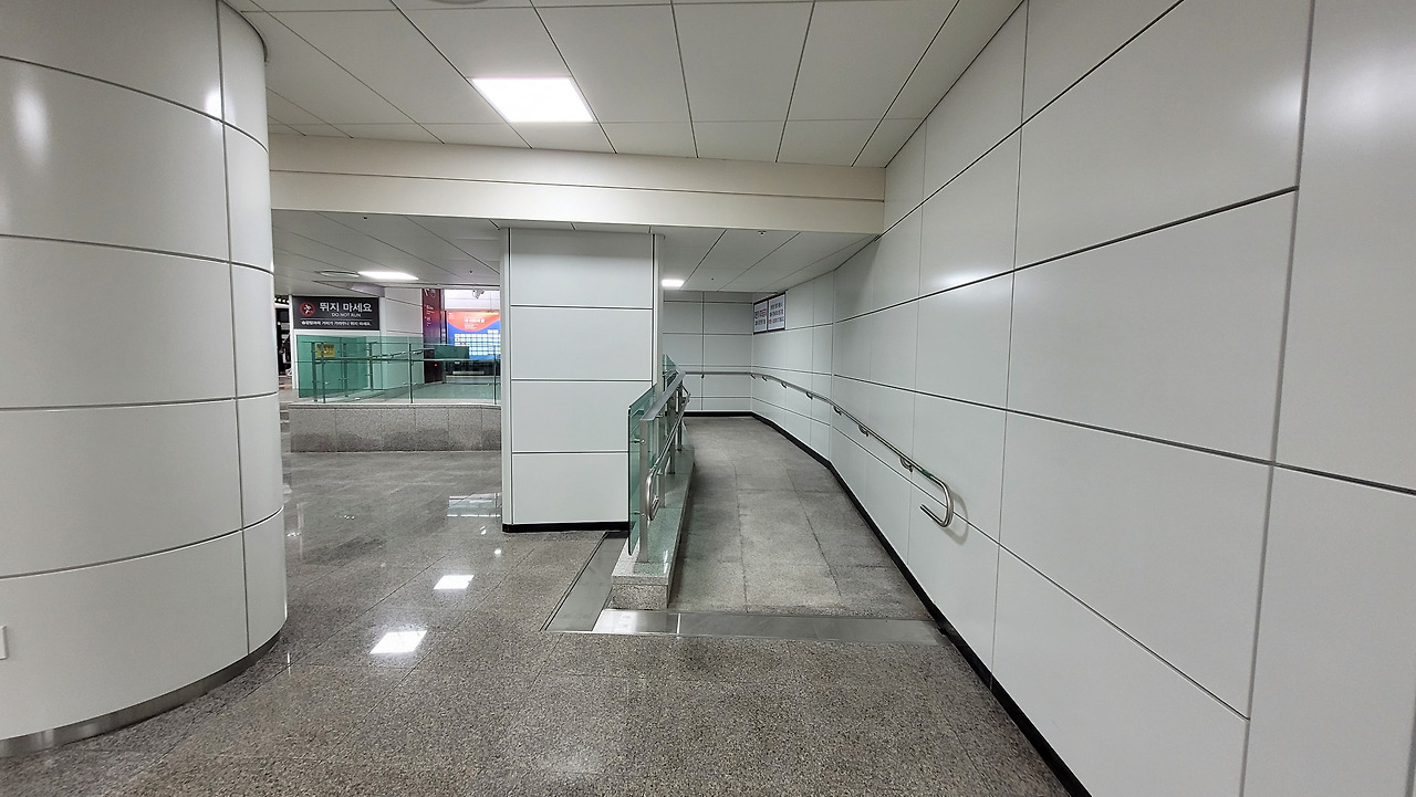 신사역 사진6.jpg