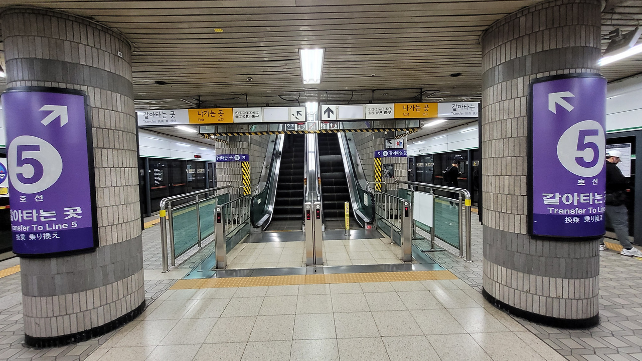 충정로역 사진3.jpg