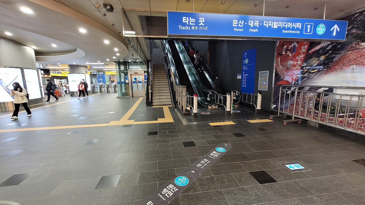 홍대입구역 사진1.jpg