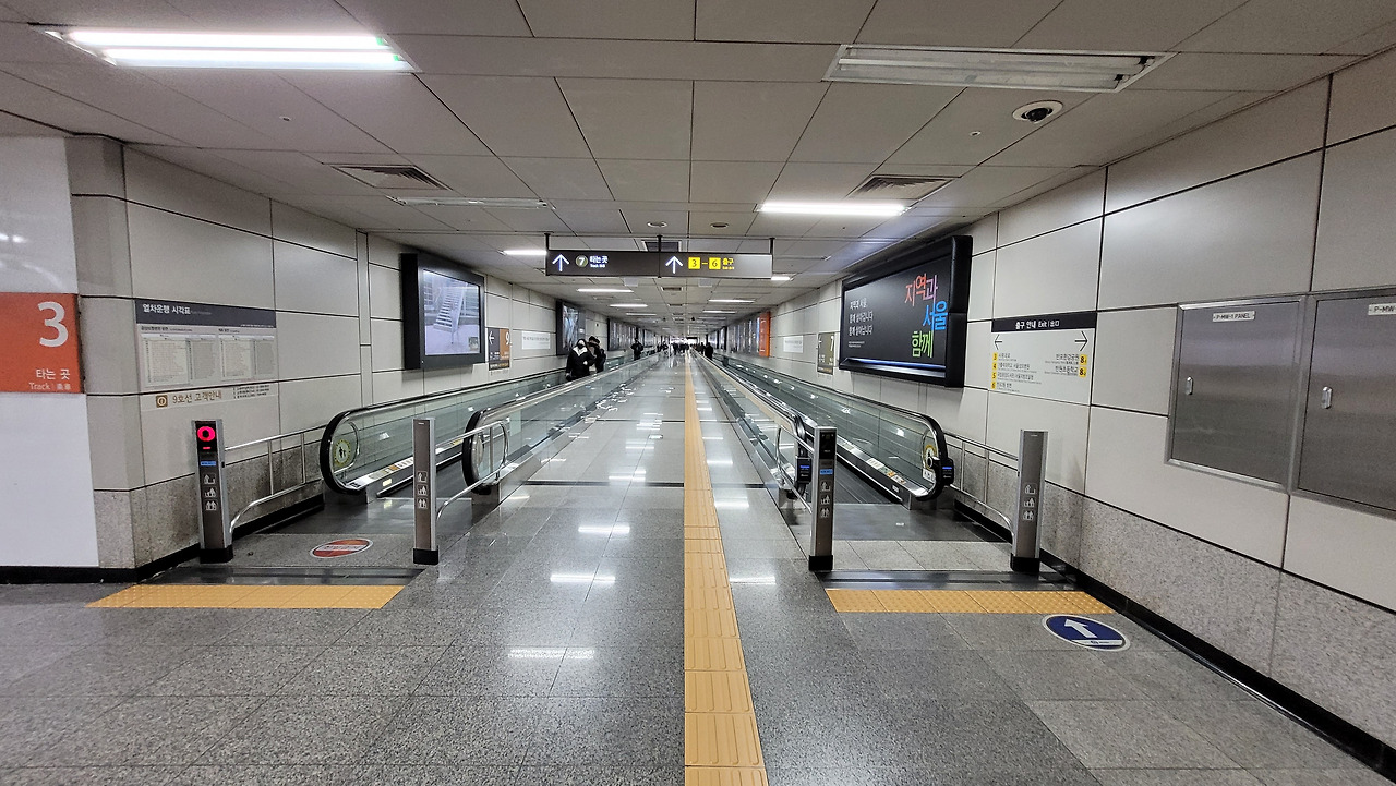 고속터미널역 사진2.jpg