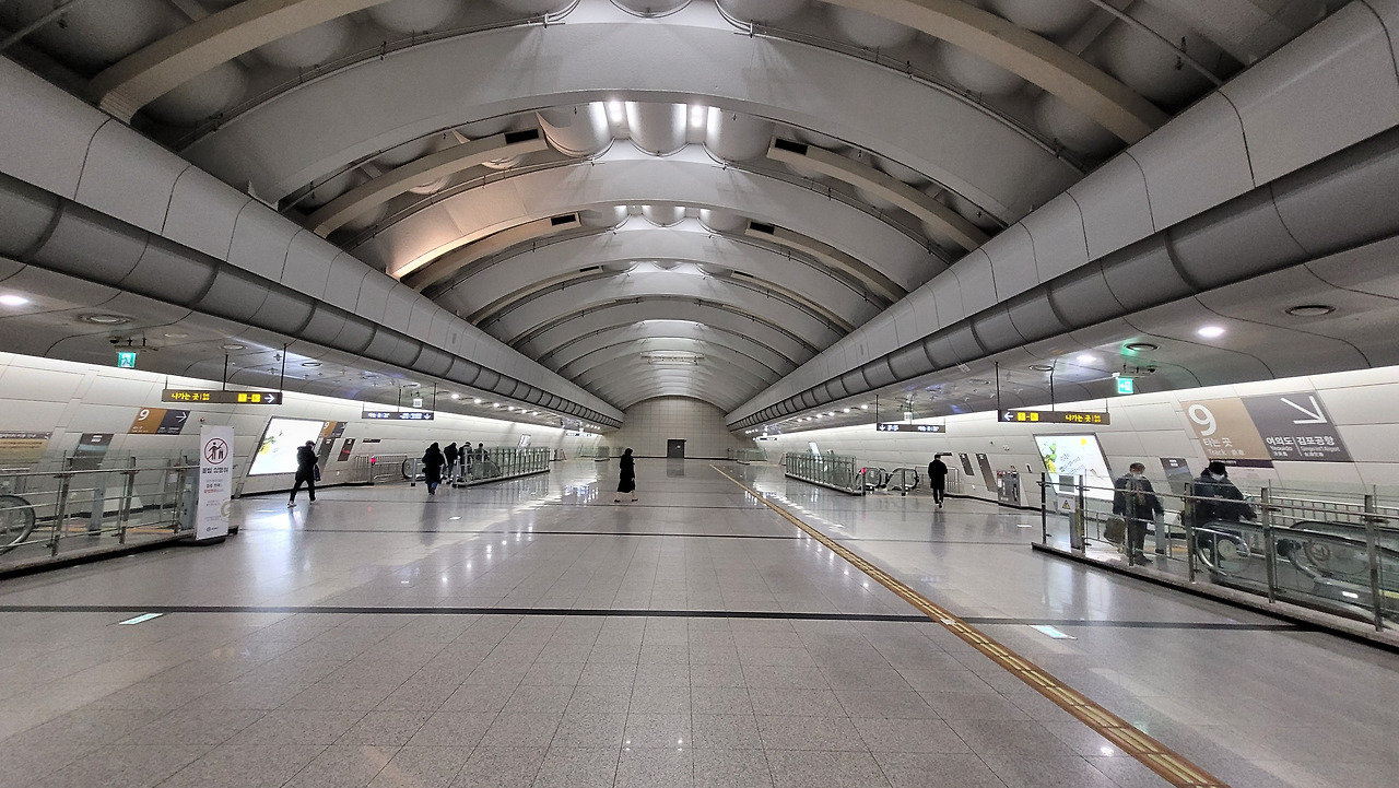 고속터미널역 사진5.jpg