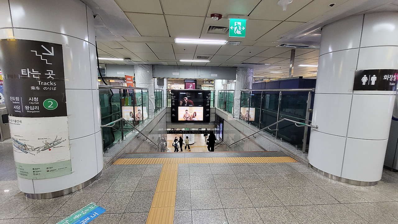 홍대입구역 사진5.jpg