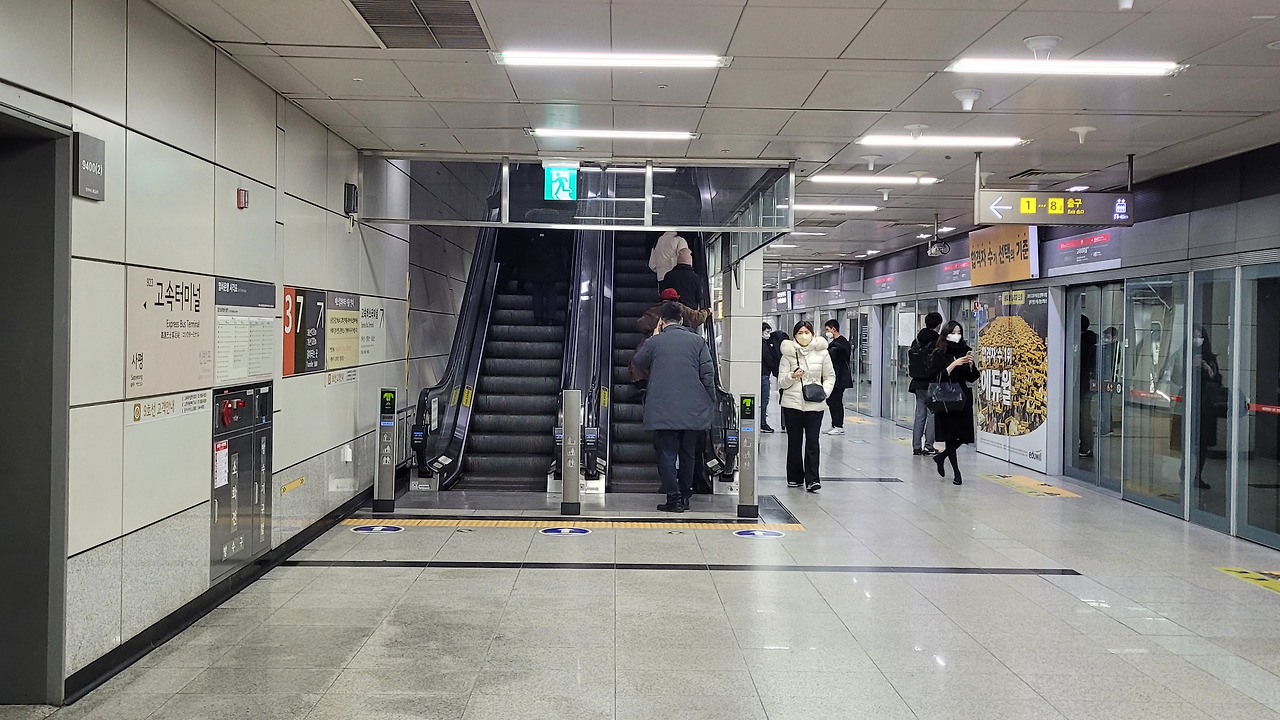 고속터미널역 사진6.jpg