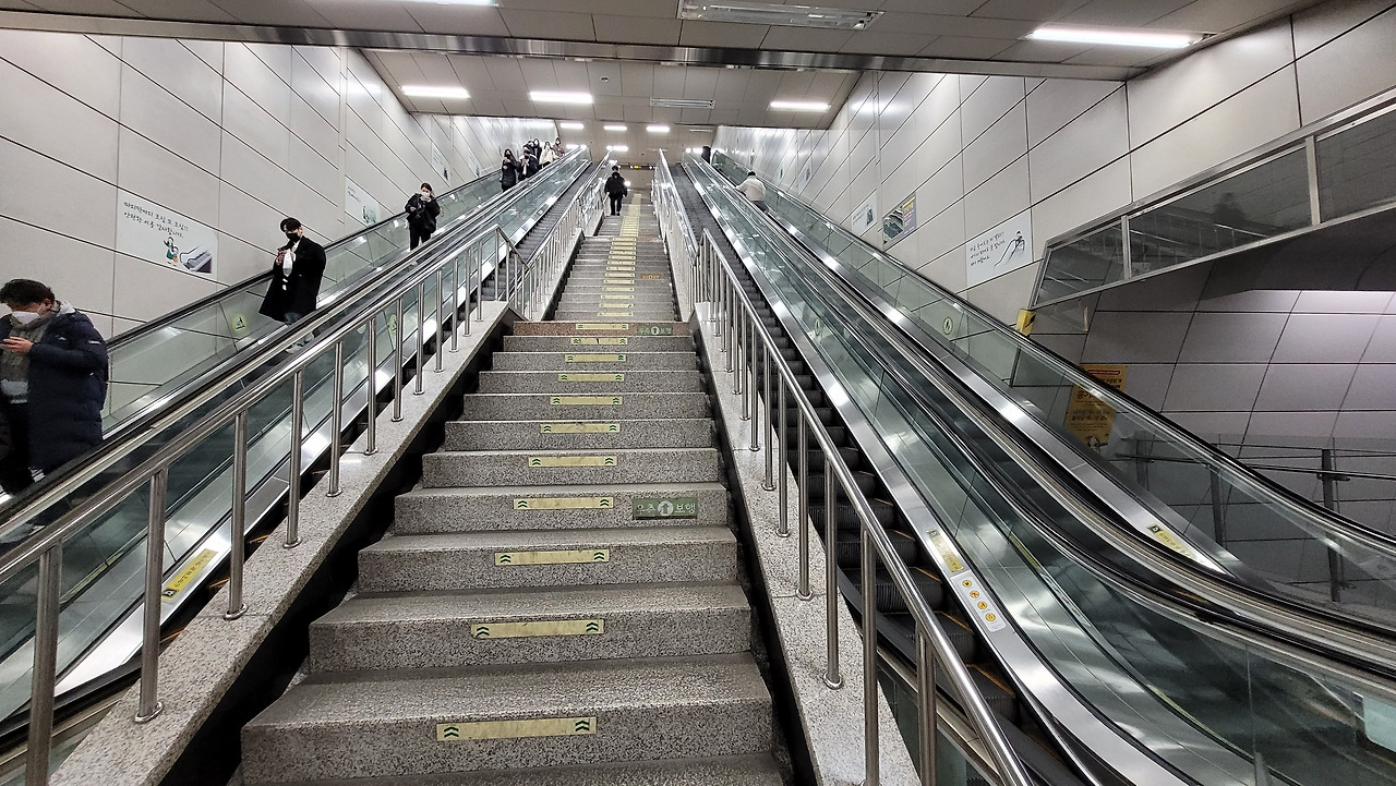 고속터미널역 사진3-2.jpg