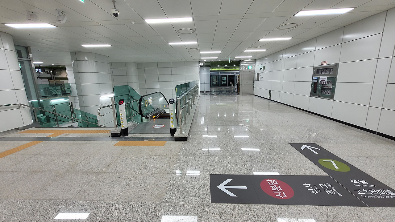 논현역 사진3-2.jpg