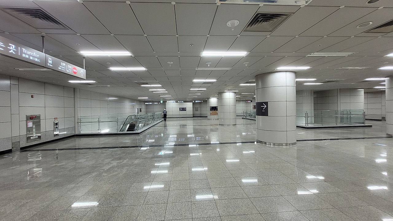 신논현역 사진5.jpg