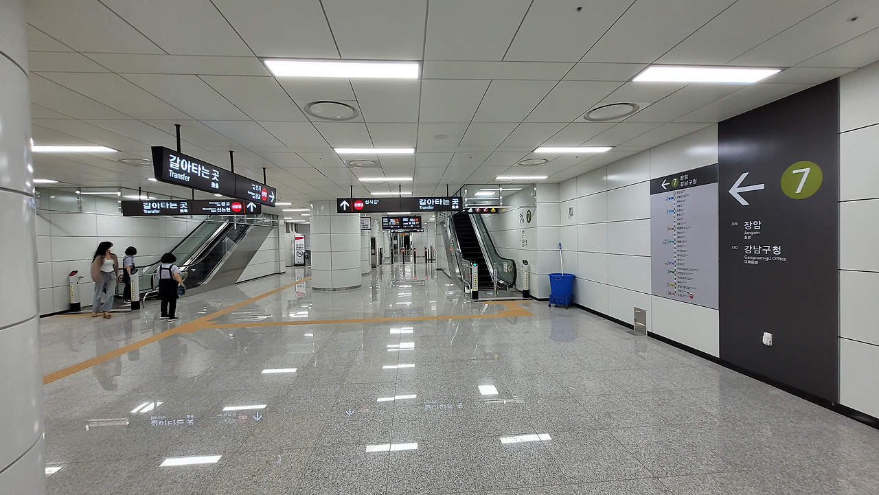 논현역 사진3-1.jpg