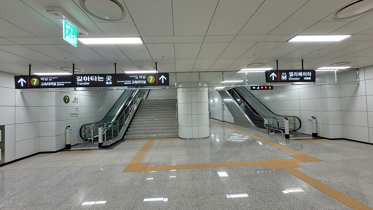 논현역 사진4.jpg