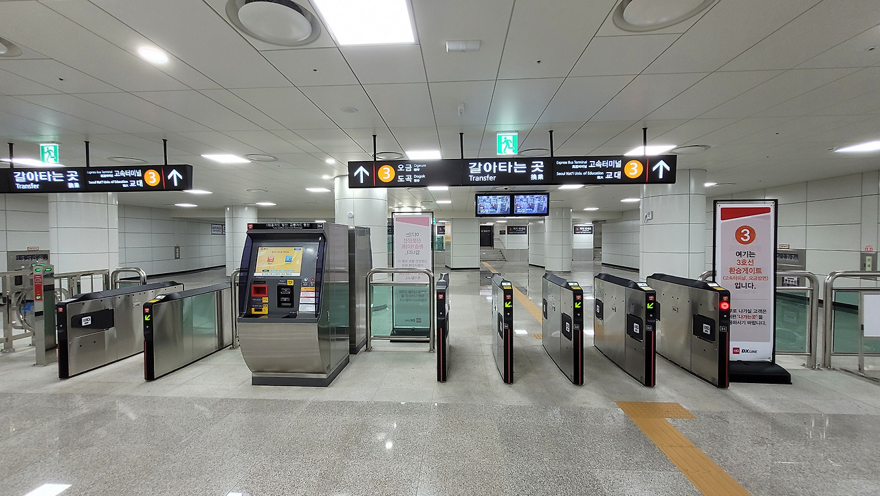 신사역 사진1.jpg